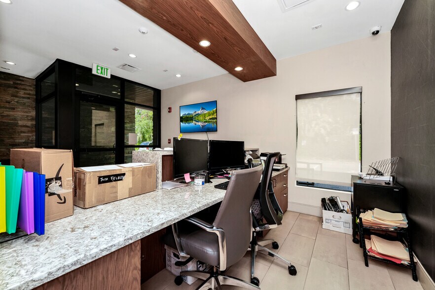 More Photos Of 1601 W Colonial Dr, Orlando Office For Sale