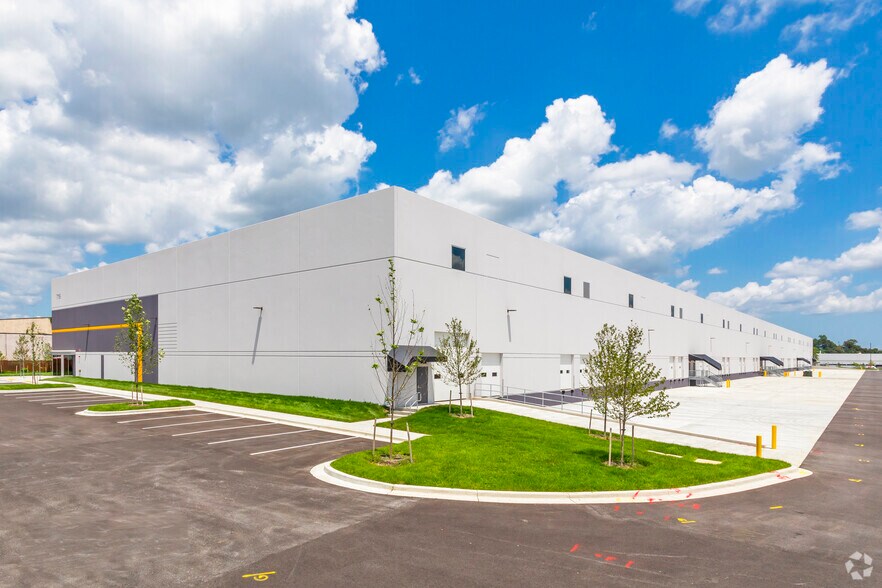 More Photos Of 716 Ritchie Rd, Capitol Heights Warehouse For Lease