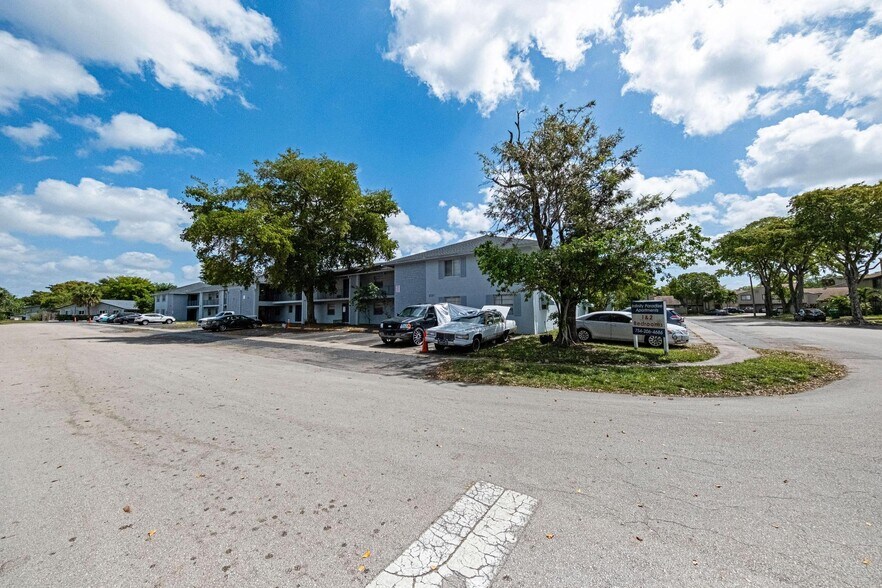 More Photos Of 2221 NW 58th Ave, Lauderhill Apartments For Sale