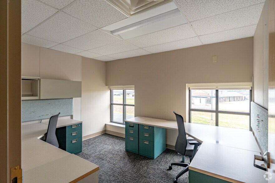 More Photos Of 26 Steele Ave, Arcade Office For Lease