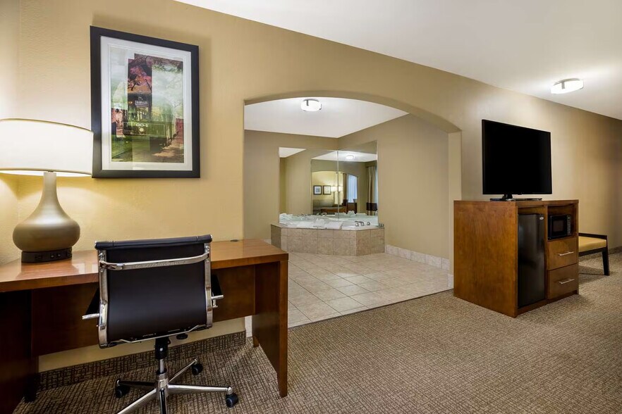 More Photos Of 610 Martin Luther King Jr Blvd, Morgan City Hotel For Sale