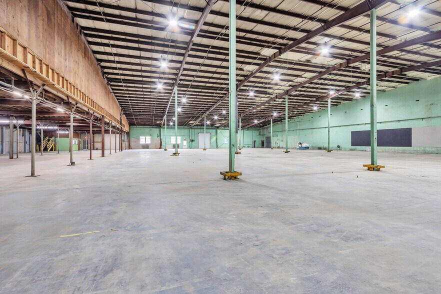More Photos Of 121 Trotter Industrial Ln, Saluda Warehouse For Lease