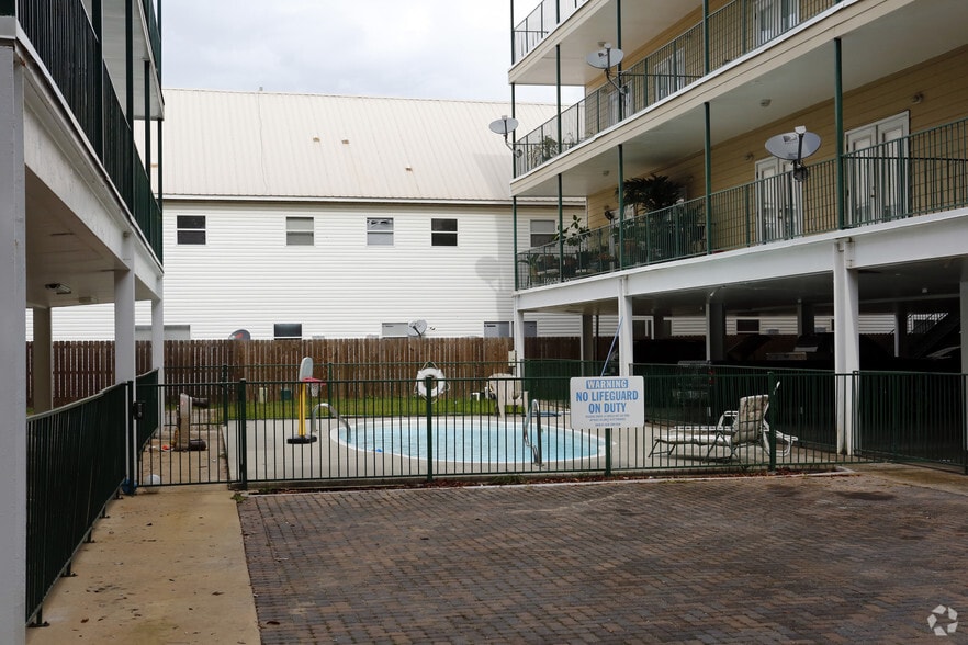 Primary Photo Of 183 McDonnell Ave, Biloxi Apartments For Sale
