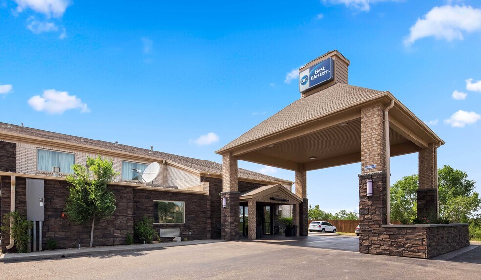 Primary Photo Of 206 S Cedar St, Borger Hotel For Sale