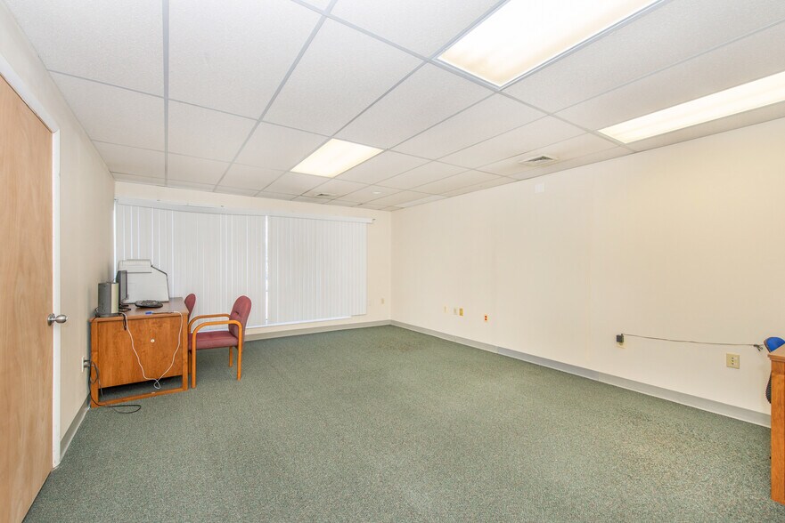 More Photos Of 1594-1600 US Highway 130, North Brunswick Medical For Sale