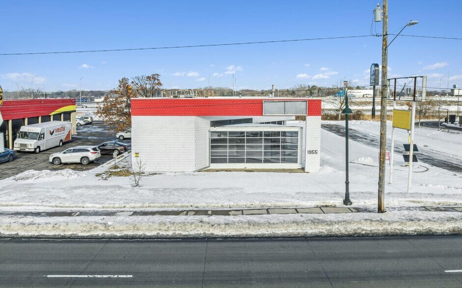 More Photos Of 1955 County Road D E, Maplewood Auto Repair For Sale