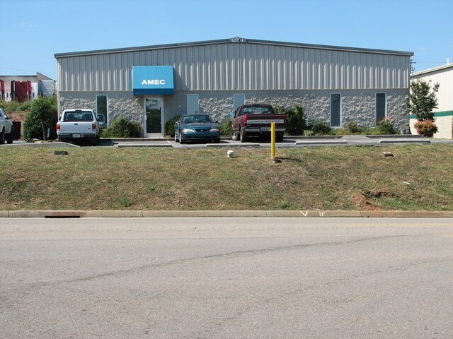 More Photos Of 10919 Murdock Dr, Knoxville Light Distribution For Lease
