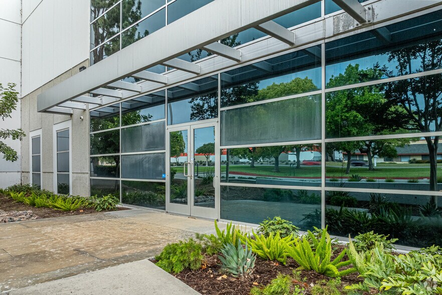 More Photos Of 12252 Whittier Blvd, Whittier Distribution For Sale