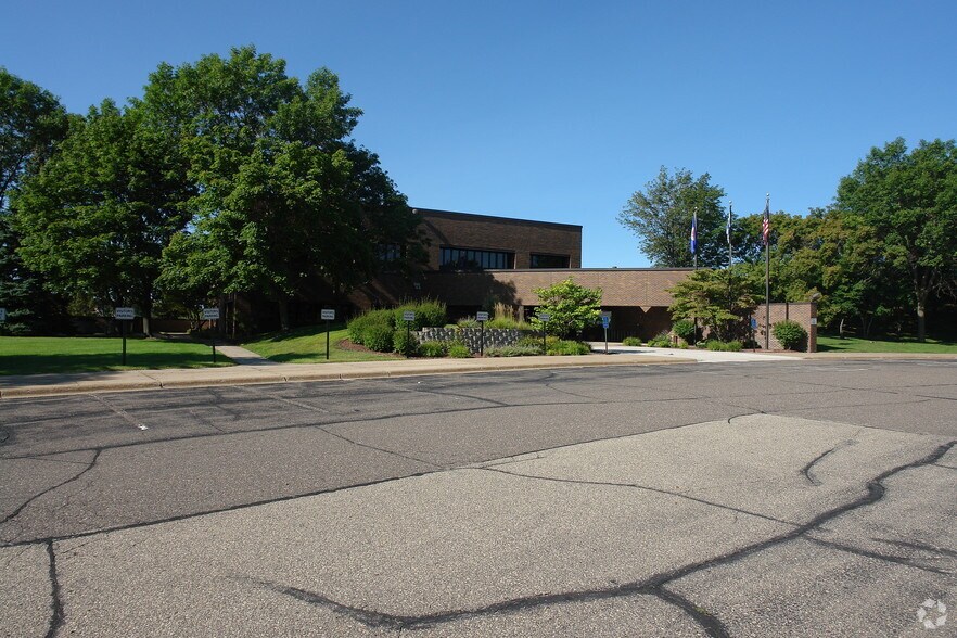 More Photos Of 14615 Lone Oak Rd, Eden Prairie Office For Sale
