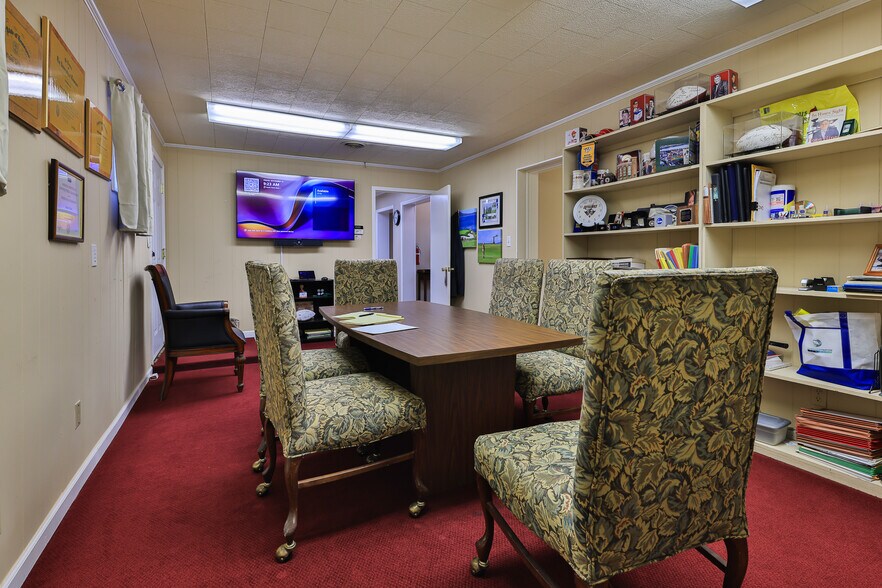 More Photos Of 308 N Lindell St, Martin Office For Sale
