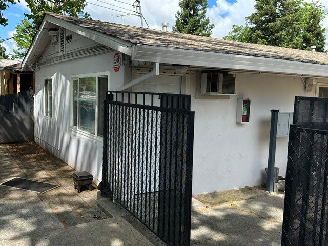 Primary Photo Of 999 Arcade Blvd, Sacramento Apartments For Sale