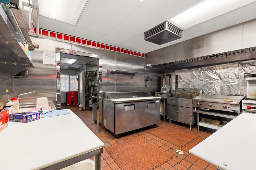 More Photos Of 44844 Elm Ave, Lancaster Freestanding For Sale