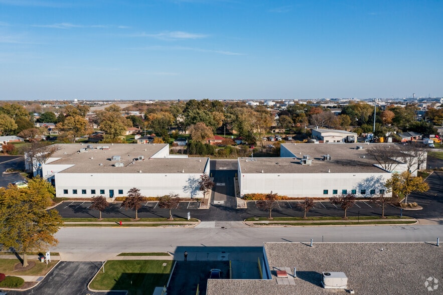 More Photos Of 901-951 Cambridge Dr, Elk Grove Village Warehouse For Lease