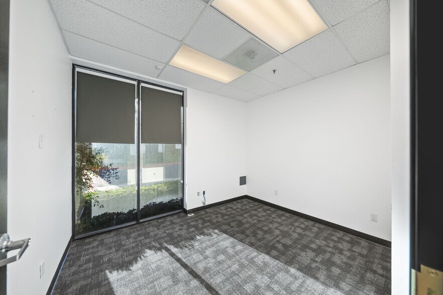 More Photos Of 25843 Jefferson Ave, Murrieta Light Distribution For Sale