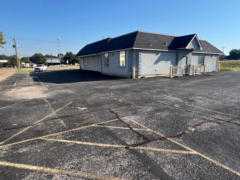 More Photos Of 1800 W Pioneer Pky, Arlington Medical For Lease