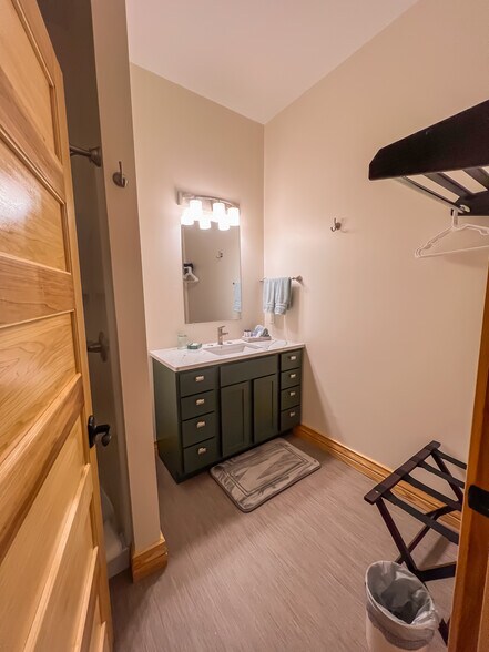 More Photos Of 201 N Main St, Elkader Flex For Sale