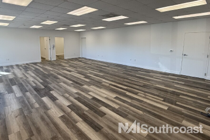 More Photos Of 603-619 NW Mercantile Pl, Port Saint Lucie Warehouse For Lease
