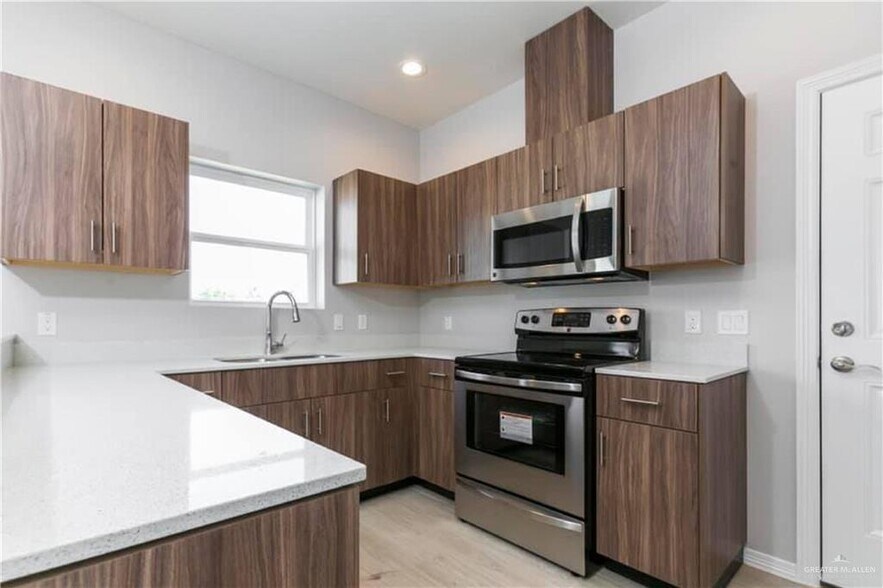 More Photos Of 402 Newport Ave, Edinburg Apartments For Sale