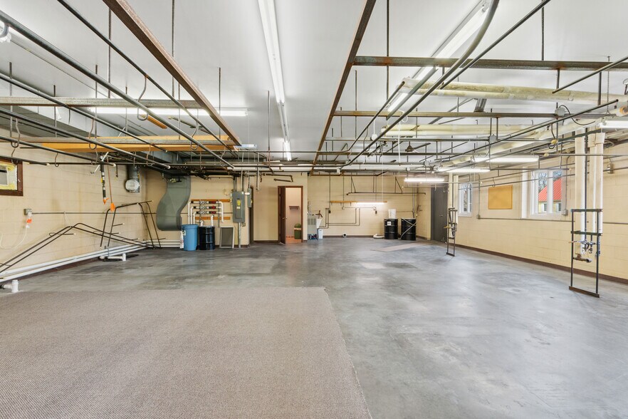 More Photos Of 1008 Union St, Stevens Point Flex For Sale