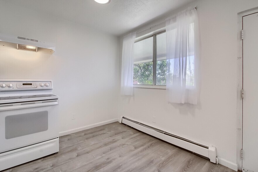 More Photos Of 1422 Macon St, Aurora Apartments For Sale