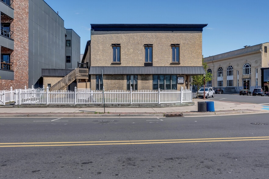 More Photos Of 601 Lake Ave, Asbury Park Office Residential For Lease