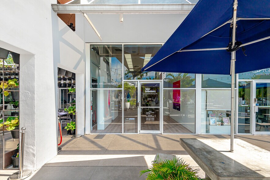 More Photos Of 260 Crandon Blvd, Key Biscayne Bank For Lease