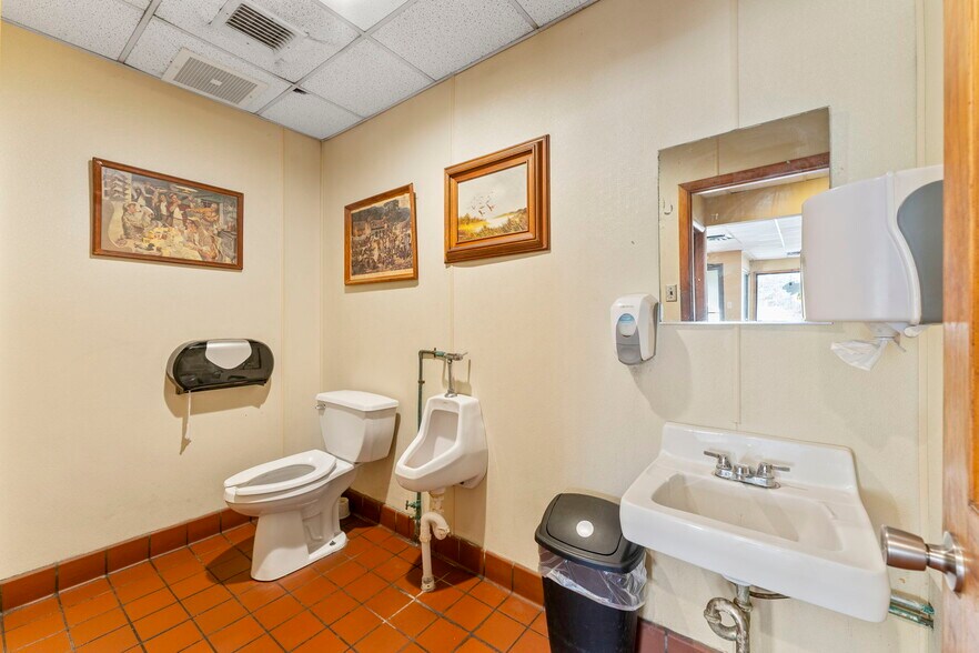 More Photos Of 1850 John Fries Hwy, Quakertown Restaurant For Sale