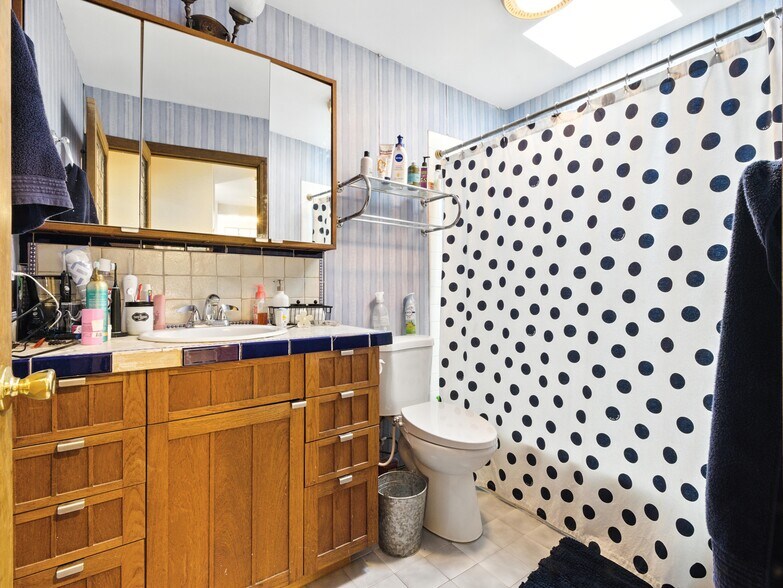 More Photos Of 6-8 Thorne St, Jersey City General Retail For Sale