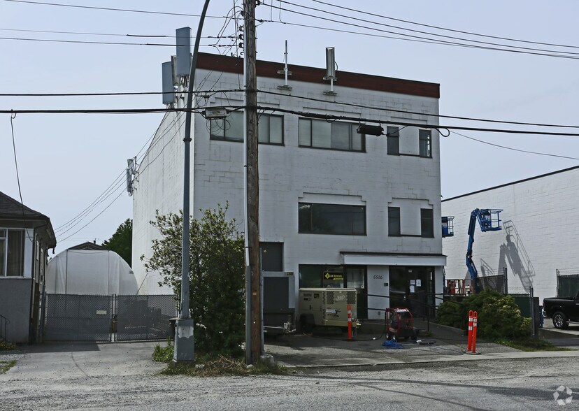 More Photos Of 5526 Dorset St, Burnaby Light Distribution For Sale
