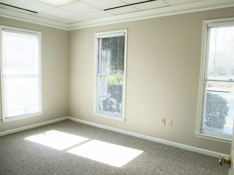 More Photos Of 3867 Holcomb Bridge Rd, Peachtree Corners Office For Lease