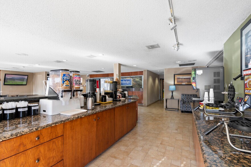 More Photos Of 4703 N Freeway Rd, Pueblo Hotel For Sale
