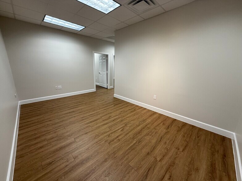 More Photos Of 7115 FM 2920, Spring Unknown For Lease