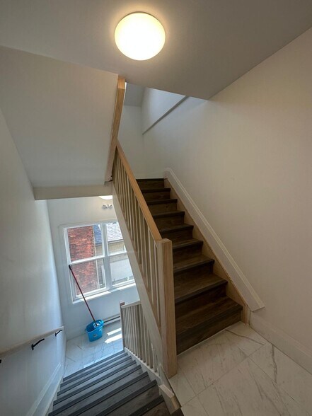 More Photos Of 66 Wellington St S, Hamilton Apartments For Sale