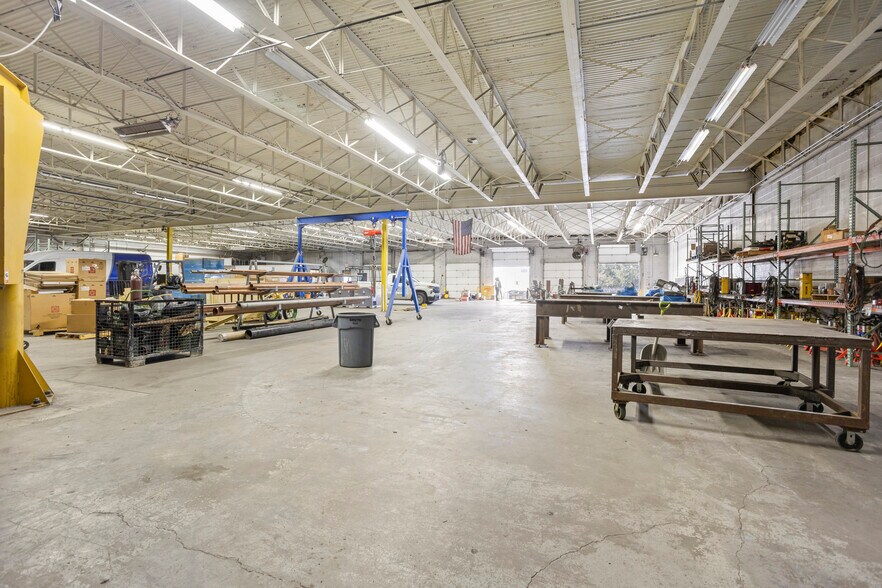 More Photos Of 3100 E Randol Mill Rd, Arlington Distribution For Sale