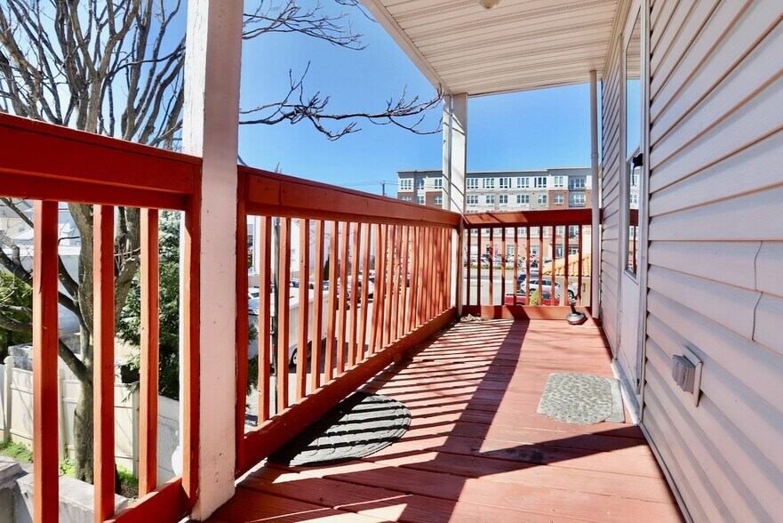 More Photos Of 71 Honiss St, Belleville Apartments For Sale