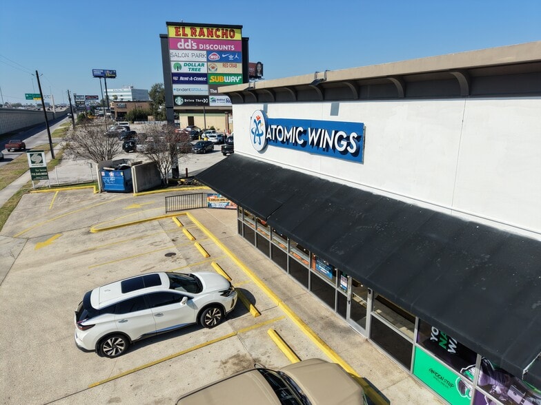 More Photos Of 11200 Northwest Fwy, Houston Storefront Retail Office For Lease
