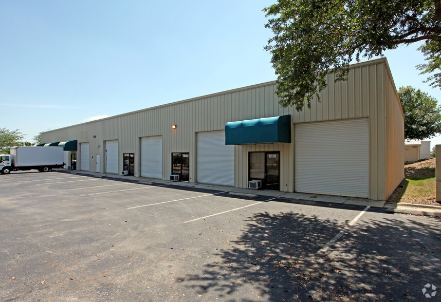 Primary Photo Of 1234 Commons Ct, Clermont Flex For Lease