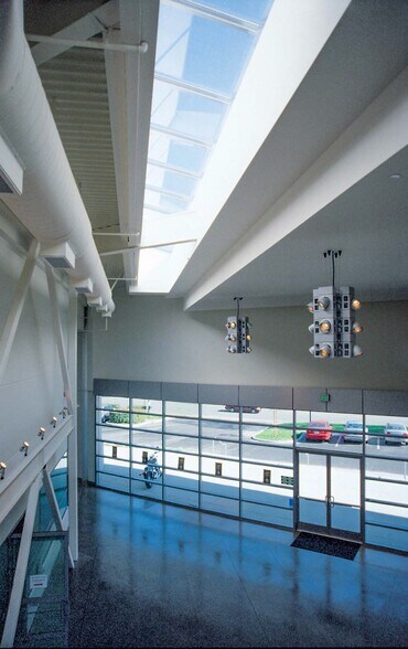 More Photos Of 2201 Corporate Center Dr, Newbury Park Research And Development For Sale