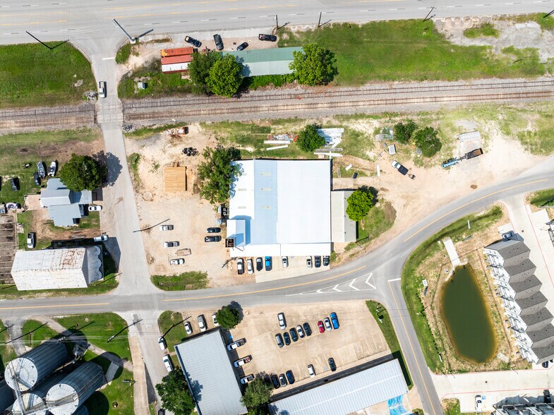 More Photos Of 2614 Washington St, Waller Freestanding For Lease