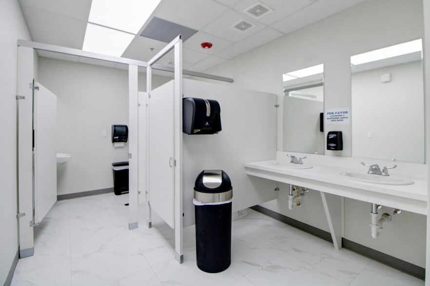 More Photos Of 304 N Krome Ave, Homestead Medical For Lease