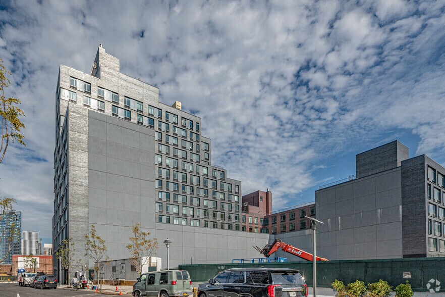 More Photos Of 29 West St, Brooklyn Apartments For Lease