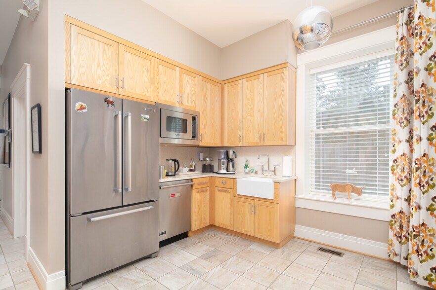 More Photos Of 146 E Third St, Lexington Office For Lease