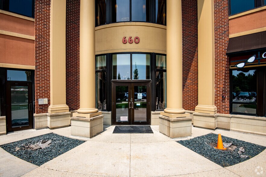 More Photos Of 658-672 W Washington Ave, Madison Office For Lease