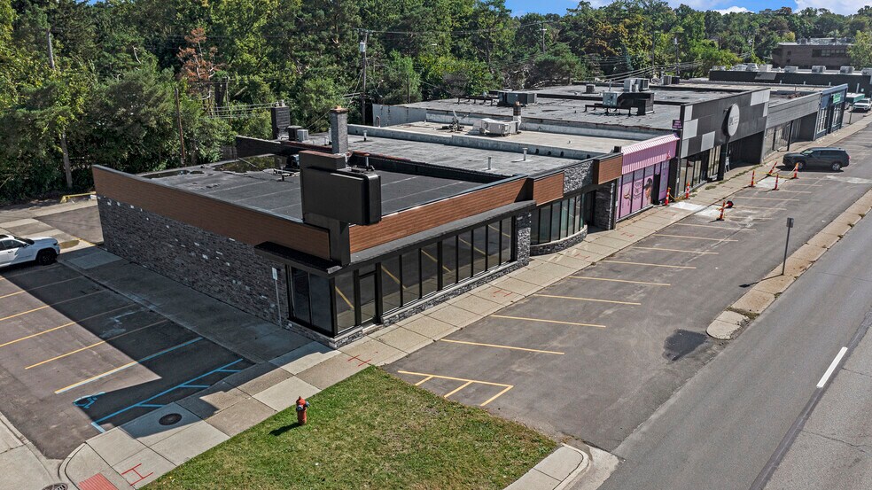 More Photos Of 28142 Woodward Ave, Royal Oak Storefront For Lease