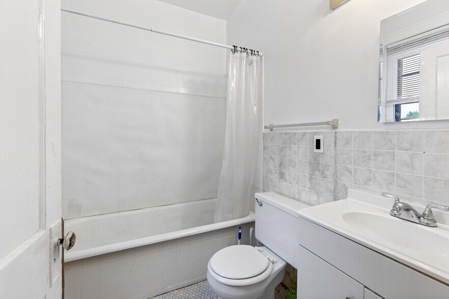 More Photos Of 16940 Log Cabin St, Detroit Apartments For Sale