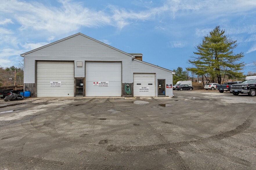 Primary Photo Of 1973 Victory Hwy, Glendale General Retail For Sale
