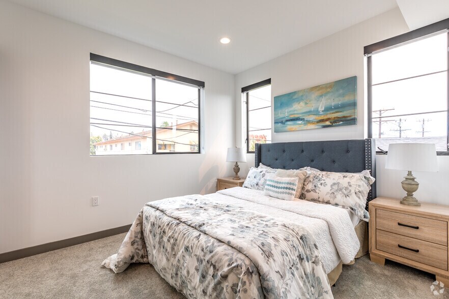More Photos Of 552 N Hobart Blvd, Los Angeles Apartments For Sale
