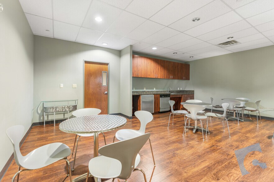 More Photos Of 1130 E Arapaho Rd, Richardson Office For Lease