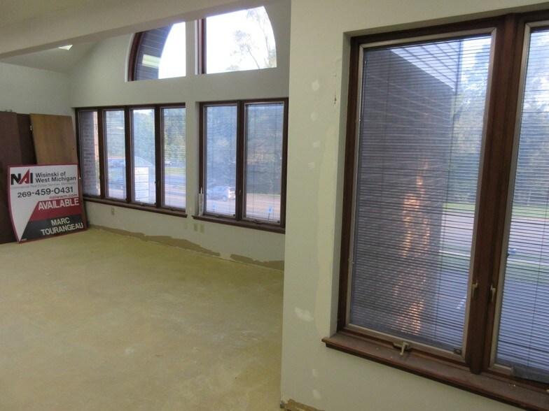 More Photos Of 1803 Whites Rd, Kalamazoo Office For Lease