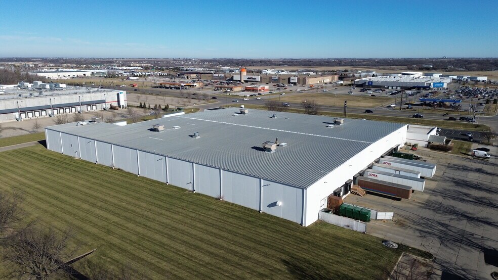 Primary Photo Of 4598-4602 Delaware Ave, Ankeny Light Distribution For Lease